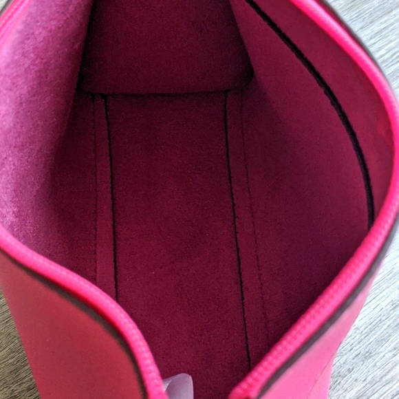Elizabeth Arden NY Pink Makeup Bag. - Picture 7 of 11